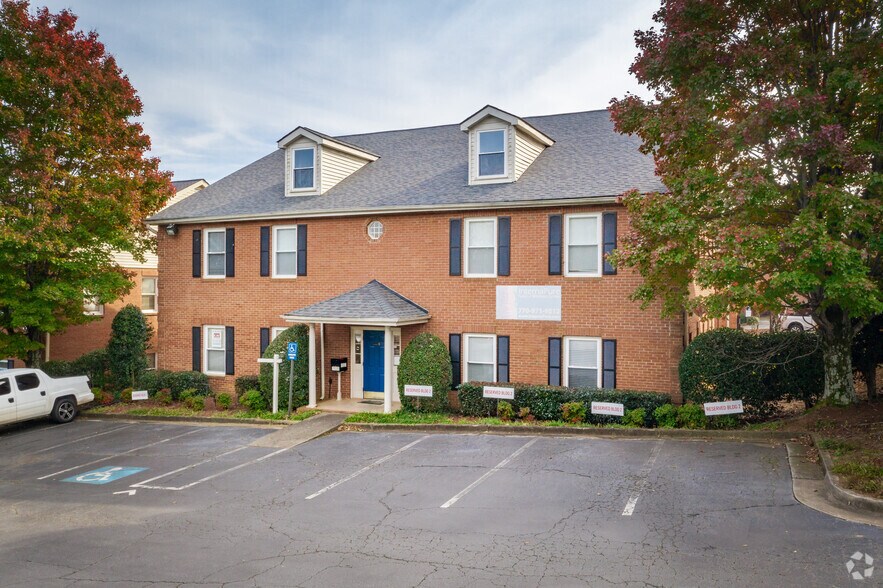 2440 Sandy Plains Rd, Marietta, GA à louer - Photo de l’immeuble – Image 1 sur 4
