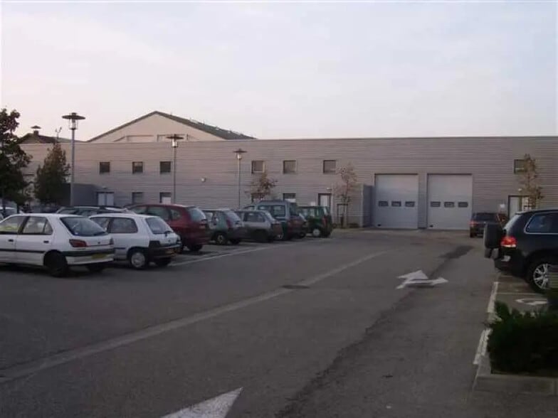 Local d’activités dans Lyon à louer - Photo de l’immeuble – Image 2 sur 12