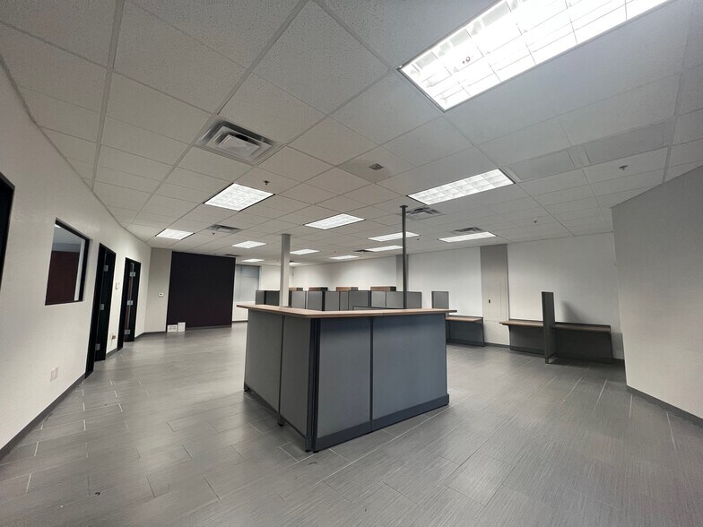 2401 W Glendale Ave, Phoenix, AZ à louer - Photo intérieure – Image 3 sur 13