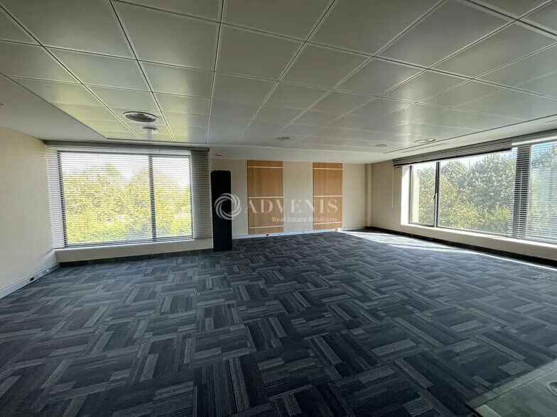 Bureau dans Lieusaint à louer - Photo de l’immeuble – Image 3 sur 7