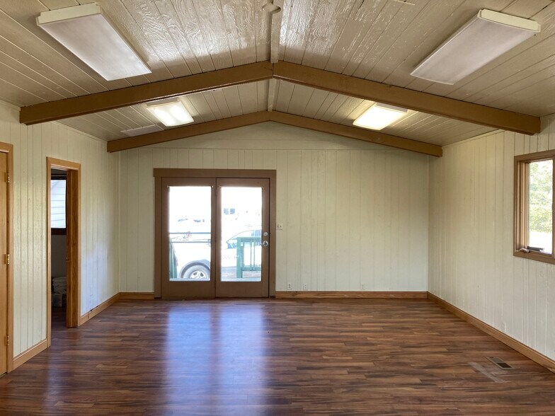 5215 Rice Lake Rd, Duluth, MN à louer - Photo intérieure – Image 3 sur 16