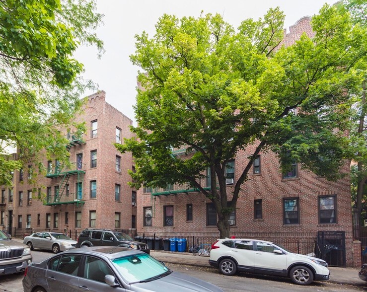 961 42nd St, Brooklyn, NY à vendre - Photo principale – Image 1 sur 4