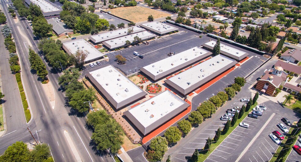3636 N 1st St, Fresno, CA à louer - Photo de l’immeuble – Image 1 sur 5