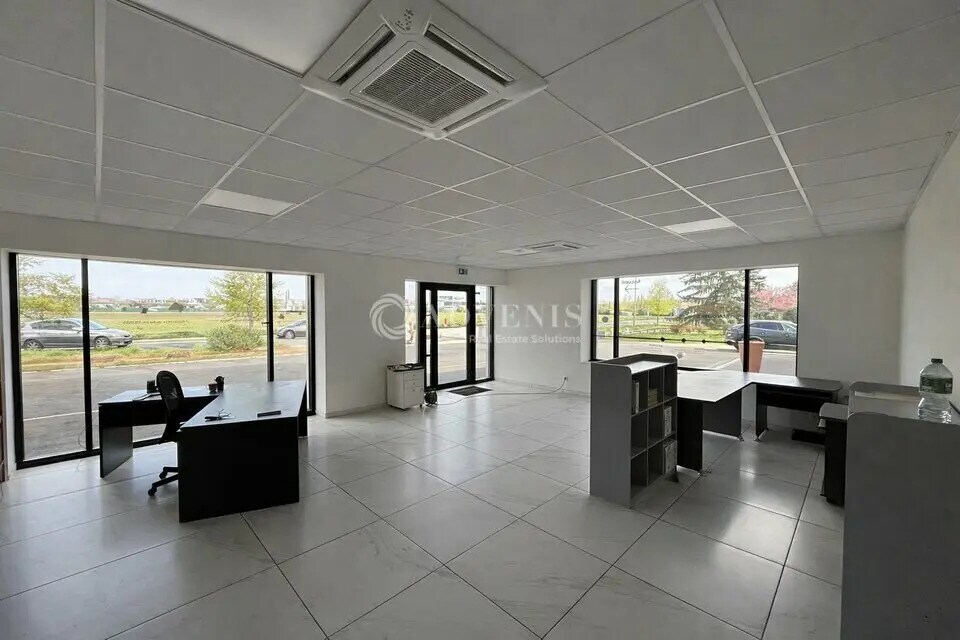 Local commercial dans Saint-Jean-de-Braye à louer Photo de l’immeuble– Image 1 sur 10