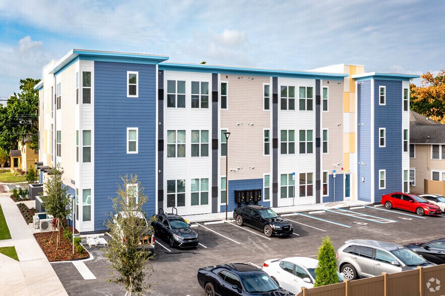 325 S Lake Ave, Lakeland, FL à vendre - Photo principale – Image 1 sur 43