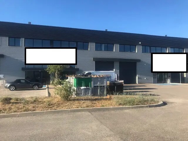 Local d’activités dans Salon-de-Provence à louer - Photo de l’immeuble – Image 1 sur 15