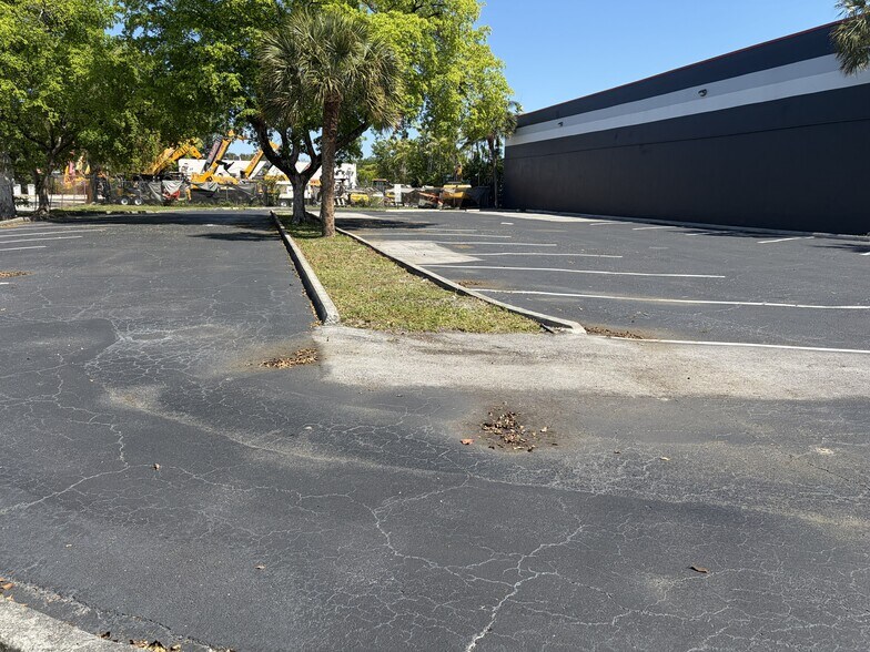 3051 N 29th Ave, Hollywood, FL à louer - Photo de l’immeuble – Image 3 sur 5