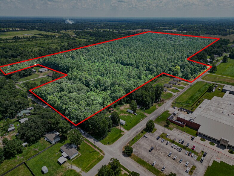 576 County Road 2268, Cleveland, TX à vendre - Photo principale – Image 1 sur 33