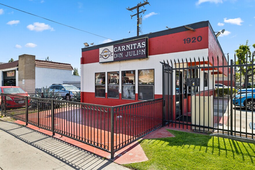 1916-2002 W 1st St portefeuille de 2 biens à vendre sur LoopNet.fr - Photo de l’immeuble – Image 2 sur 23