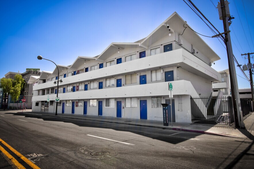 200 S 8th St, Las Vegas, NV à vendre - Photo de l’immeuble – Image 2 sur 53