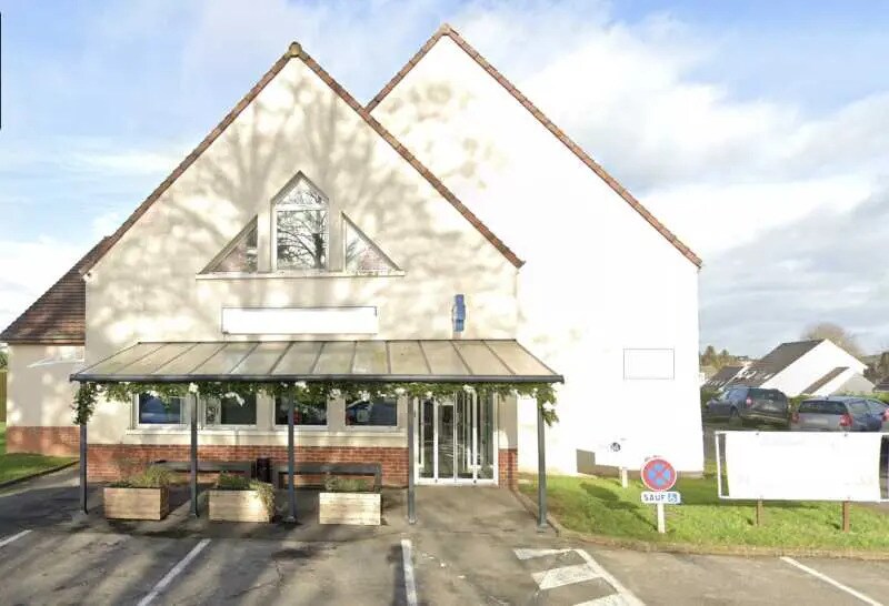 Local commercial dans Crevecoeur-le-Grand à vendre Photo de l’immeuble– Image 1 sur 9