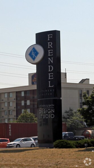 5850 Dixie Rd, Mississauga, ON à louer - Photo de l’immeuble – Image 3 sur 3