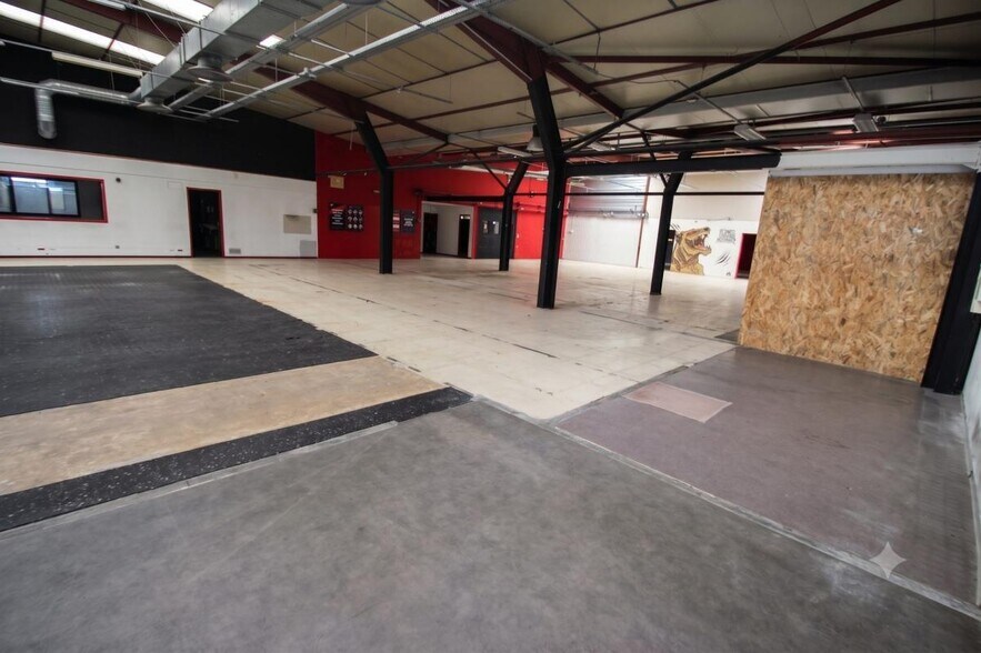 Local d'activités dans Lons à vendre - Photo intérieure – Image 2 sur 6