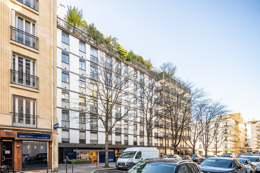 Immeuble residentiel dans Paris à vendre - Photo de l’immeuble – Image 3 sur 9