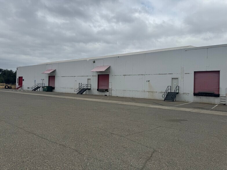 7001 Eastside Rd, Anderson, CA à louer - Photo de l’immeuble – Image 3 sur 11