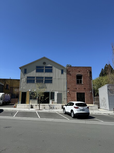 226-228 Petaluma Blvd N, Petaluma, CA à louer - Photo de l’immeuble – Image 2 sur 8