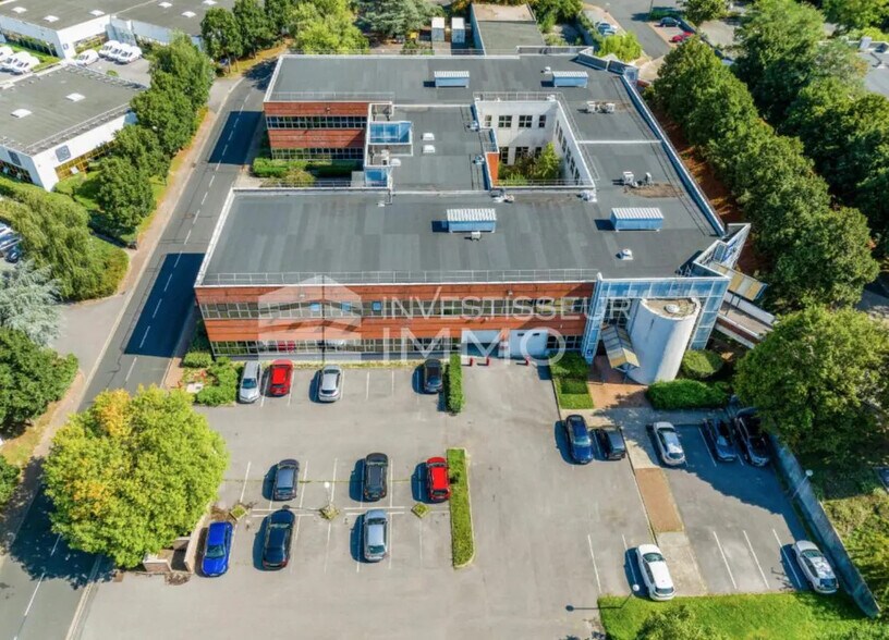 Local d’activités dans Saint-Thibault-des-Vignes à louer - Photo de l’immeuble – Image 3 sur 5