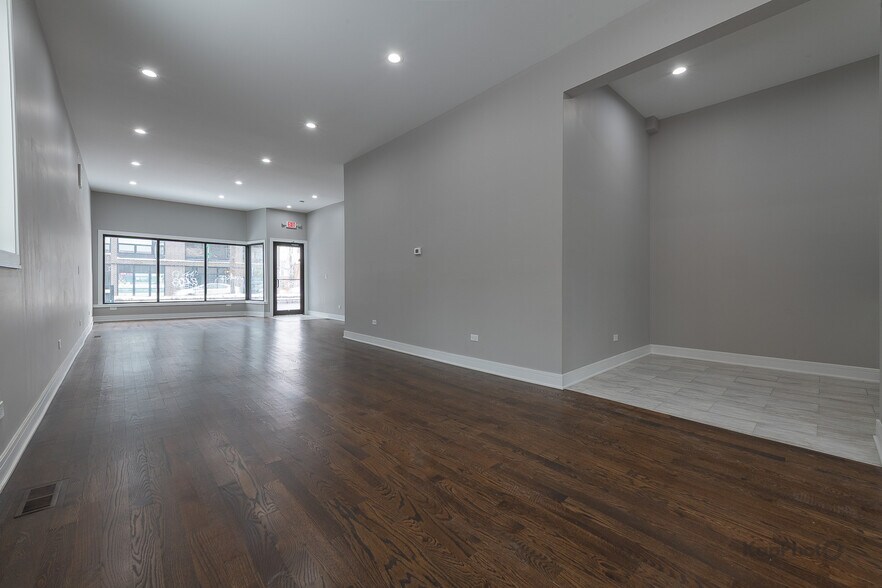 3044 W Irving Park Rd, Chicago, IL à vendre - Photo de l’immeuble – Image 2 sur 37