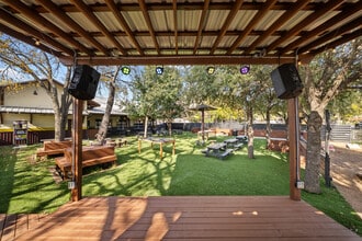 116 Edward Gary St, San Marcos, TX à louer Photo de l’immeuble– Image 2 sur 18