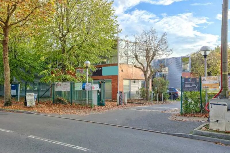 4 Avenue Pierre Salvi, Gonesse à louer - Photo de l’immeuble – Image 2 sur 8