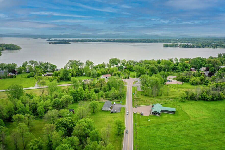7 Ferry Rd, South Hero, VT à vendre - Photo de l’immeuble – Image 2 sur 29