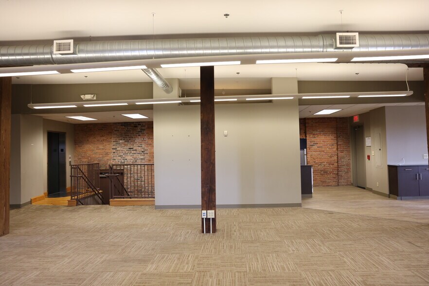 316 S Clinton St, Syracuse, NY à louer - Photo de l’immeuble – Image 3 sur 13