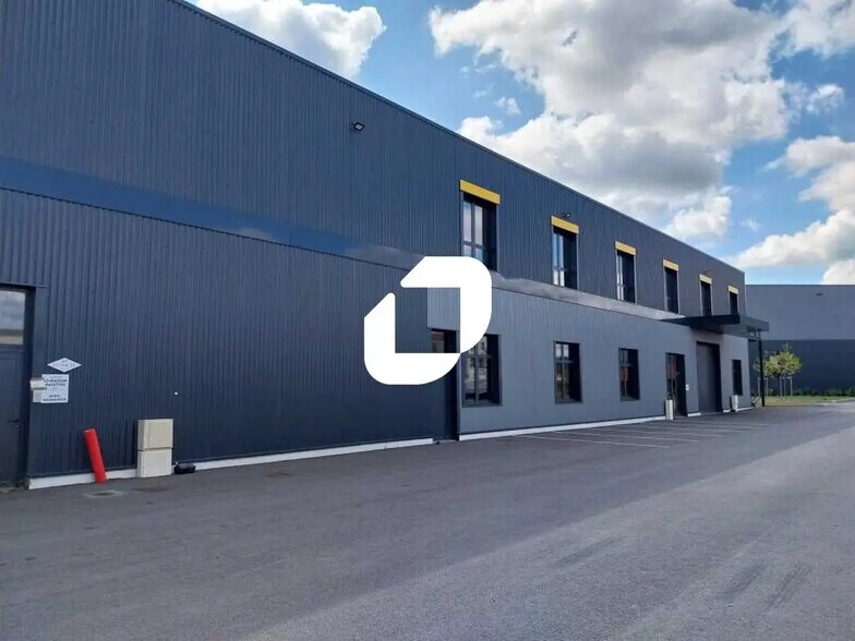 Local d’activités dans Neuville-sur-Saône à louer - Photo de l’immeuble – Image 1 sur 8