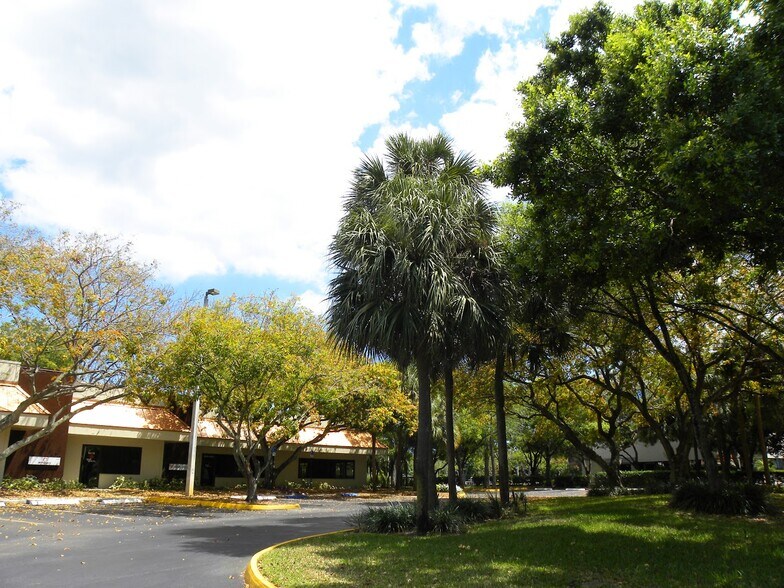 6400-6472 NW 5th Way, Fort Lauderdale, FL à louer - Photo de l’immeuble – Image 3 sur 3