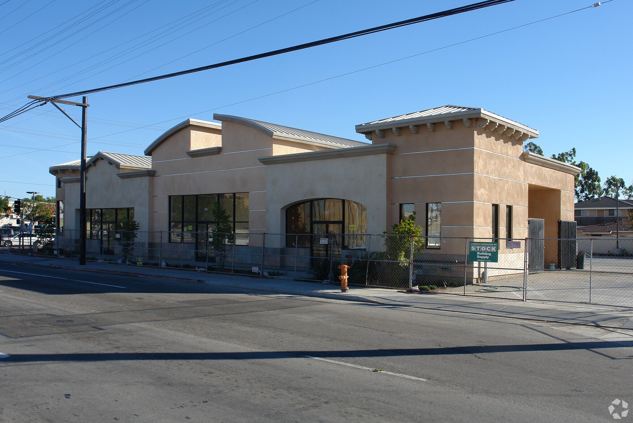 400-430 W Wooley Rd, Oxnard, CA à louer Photo principale– Image 1 sur 4