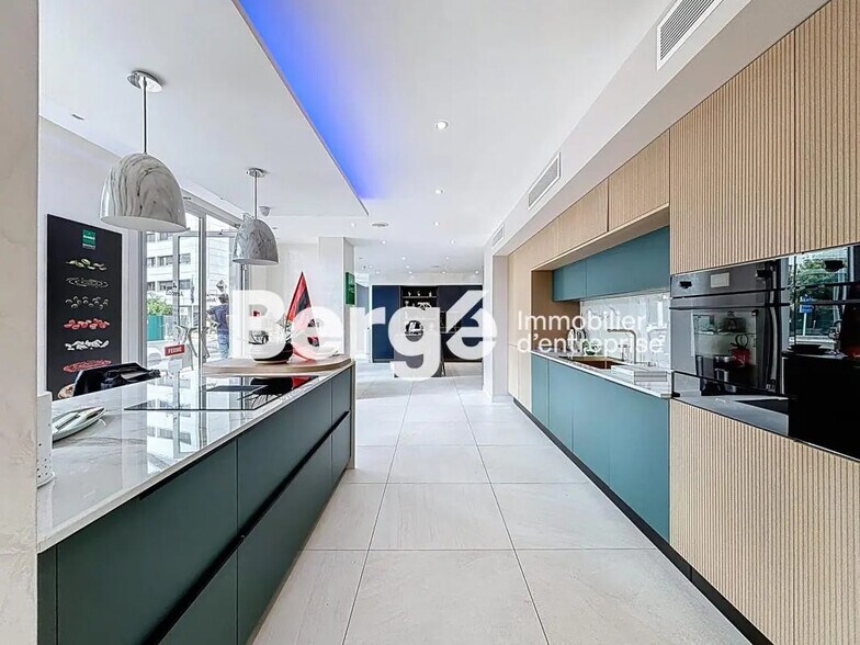 Local commercial dans Saint-Laurent-du-Var à louer - Photo de l’immeuble – Image 2 sur 8