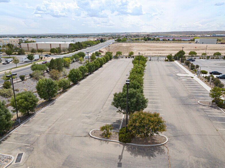 7601 Los Volcanes NW, Albuquerque, NM à vendre - Photo principale – Image 1 sur 1