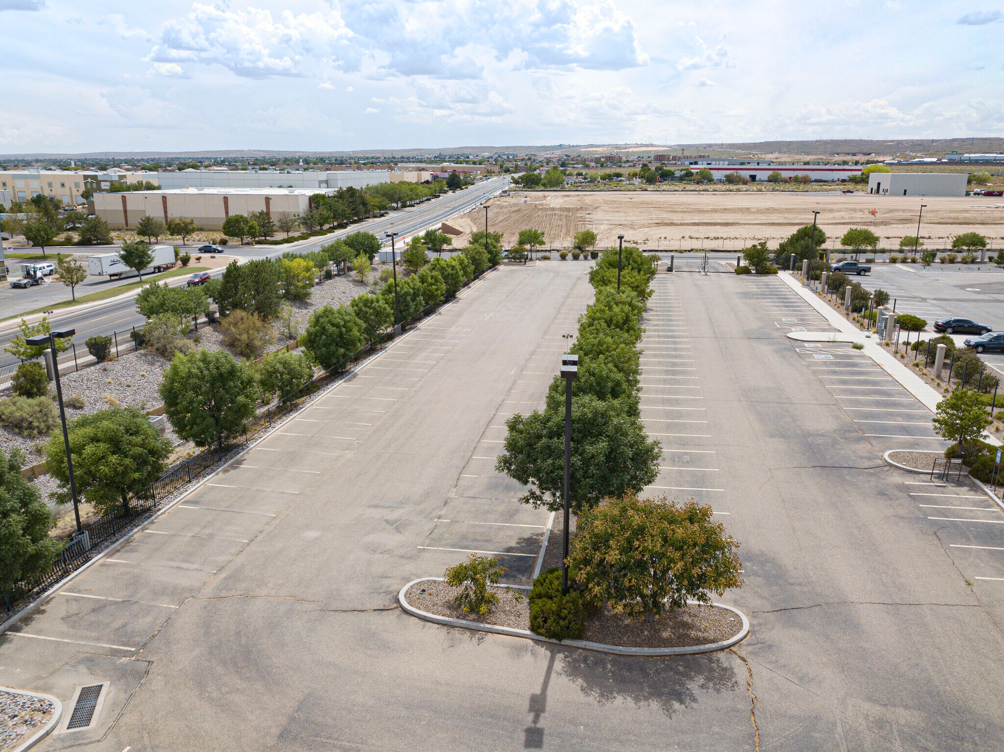 7601 Los Volcanes NW, Albuquerque, NM à vendre Photo principale– Image 1 sur 2