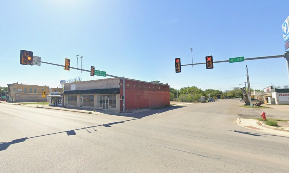 1907 Avenue M, Hondo, TX à vendre - Photo de l’immeuble – Image 3 sur 12