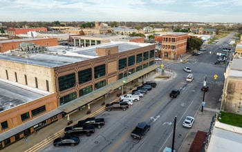 201 N Main St, Taylor, TX à vendre Photo de l’immeuble– Image 2 sur 3