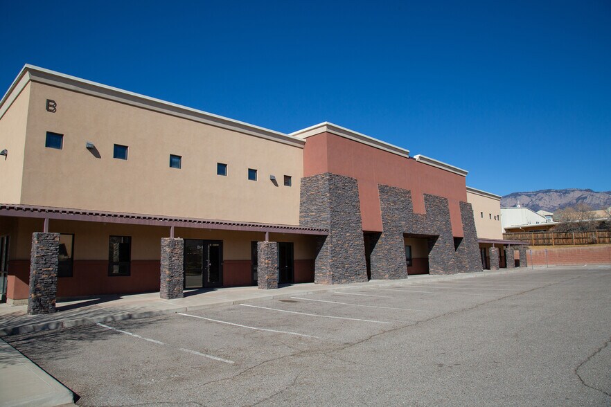 6501 Eagle Rock Ave NE, Albuquerque, NM à louer - Photo de l’immeuble – Image 1 sur 6