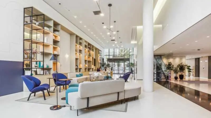 96-104 avenue Charles de Gaulle, Neuilly-sur-Seine à louer - Hall d’entrée – Image 3 sur 9