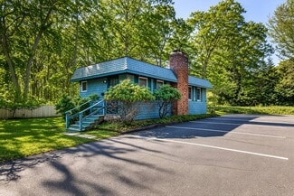 Plus de détails pour 512 Three Mile Harbor Hog Creek Hwy, East Hampton, NY - Bureau à louer