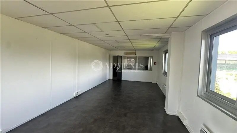 Bureau dans Neuilly-Plaisance à louer - Photo de l’immeuble – Image 3 sur 8