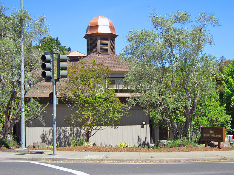 100 Brush Creek Rd, Santa Rosa, CA à louer - Photo principale – Image 1 sur 6