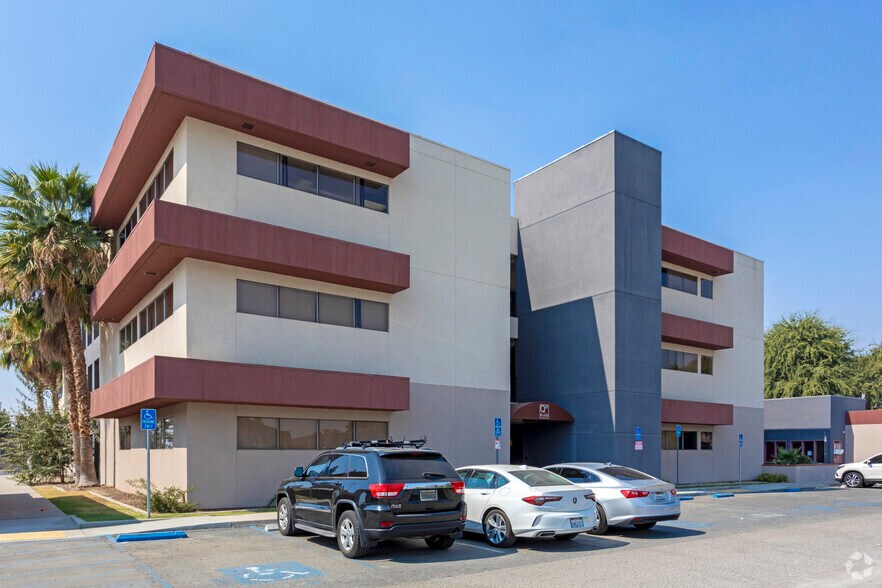 3550 Q St, Bakersfield, CA à vendre - Photo de l’immeuble – Image 3 sur 28
