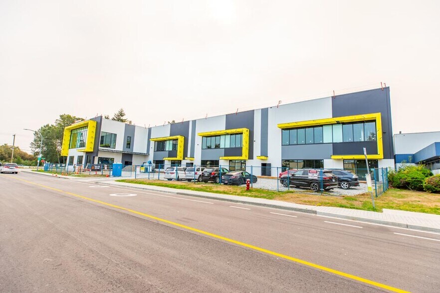 11928 Machrina Way, Richmond, BC à louer - Photo de l’immeuble – Image 2 sur 5