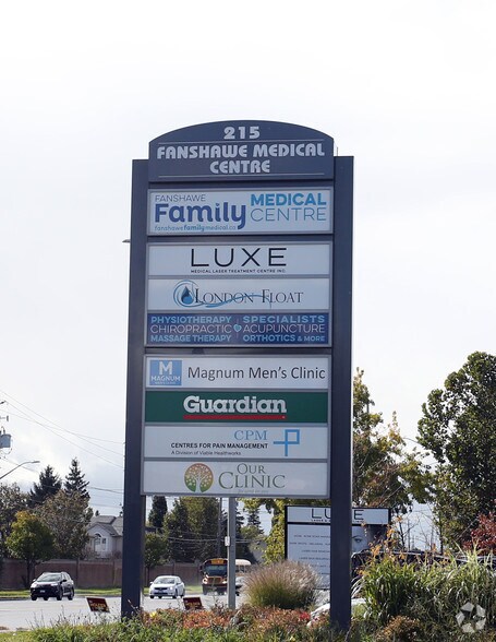 215 Fanshawe Park Rd W, London, ON à louer - Photo de l’immeuble – Image 3 sur 3