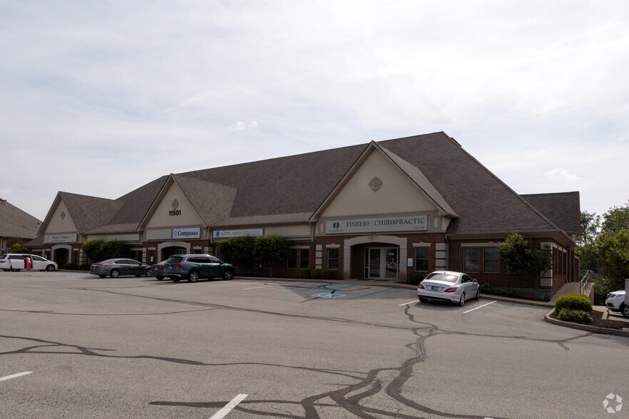 11501 Cumberland Rd, Fishers, IN à louer - Photo de l’immeuble – Image 1 sur 10