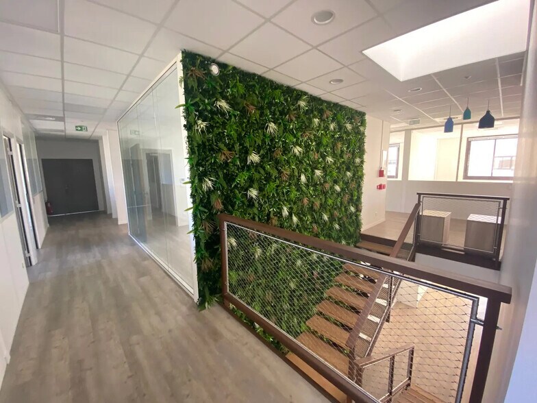 Bureau dans Gémenos à louer - Photo intérieure – Image 2 sur 14