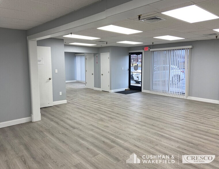 6800-6898 Engle Rd, Middleburg Heights, OH à louer - Photo de l’immeuble – Image 2 sur 10
