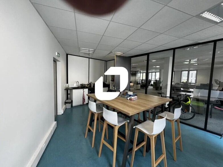 Bureau dans Meylan à vendre - Photo de l’immeuble – Image 3 sur 12