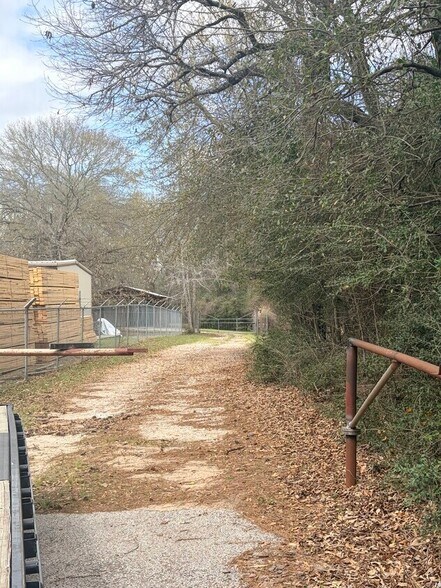 18222 W FM 1097 Rd, Montgomery, TX à louer - Photo principale – Image 1 sur 4