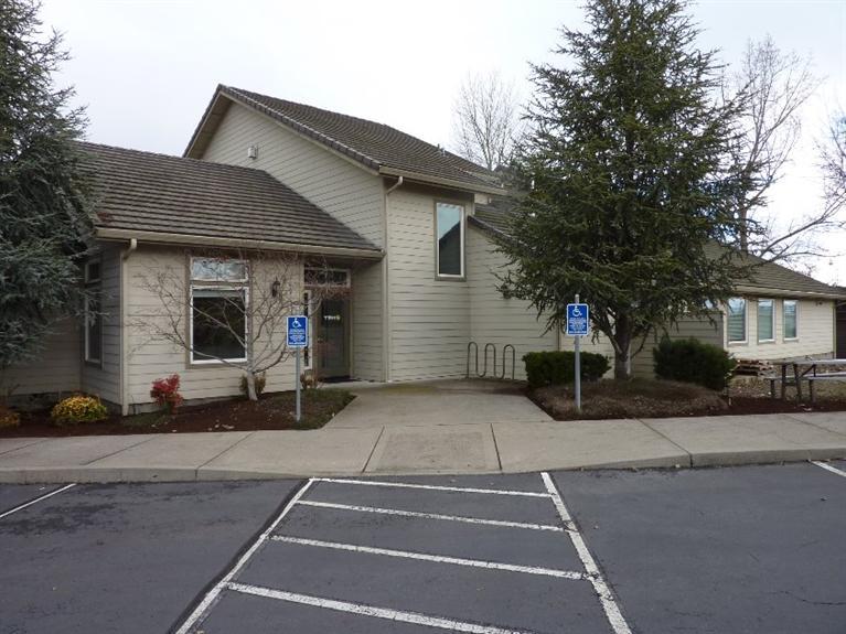 3882 Crater Lake Ave, Medford, OR à vendre - Photo de l’immeuble – Image 3 sur 20