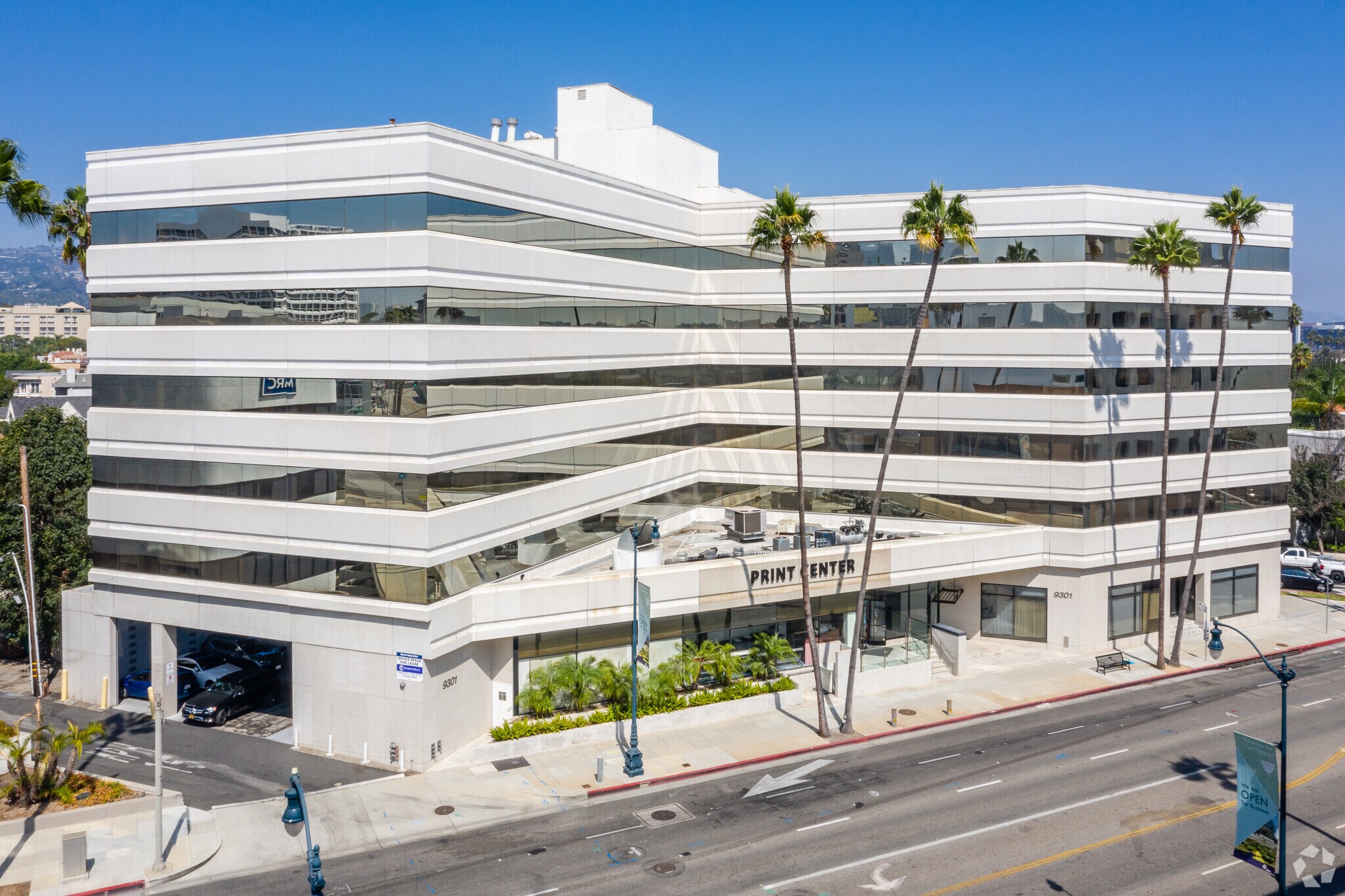 9301 Wilshire Blvd, Beverly Hills, CA à louer Photo de l’immeuble– Image 1 sur 4