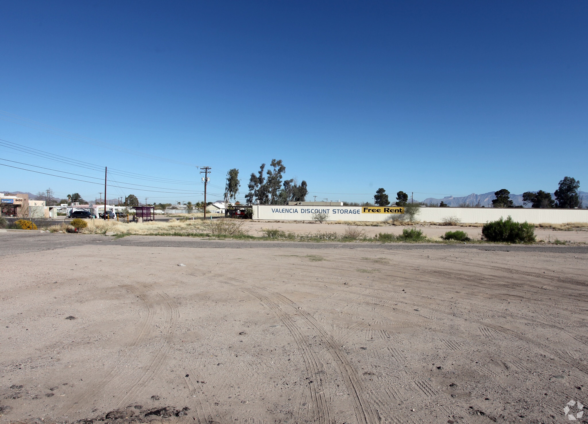 51 E Valencia Rd, Tucson, AZ à louer Photo principale– Image 1 sur 5